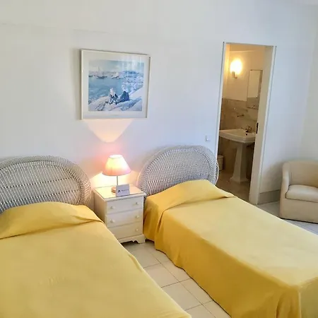 Great 3 Bedroom In Clube Atlantico With Ac And Short Walk To Beach