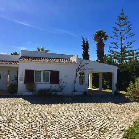 Great 3 Bedroom In Clube Atlantico With Ac And Short Walk To Beach