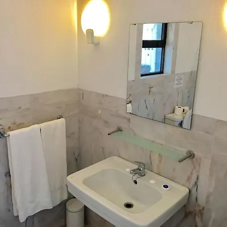 Great 3 Bedroom In Clube Atlantico With Ac And Short Walk To Beach בית הארחה